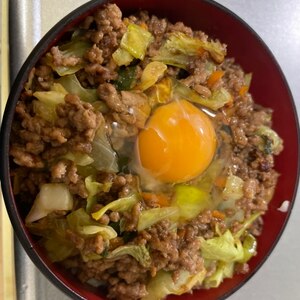 ♡野菜もたっぷりで簡単♪甘辛スタミナひき肉丼♡